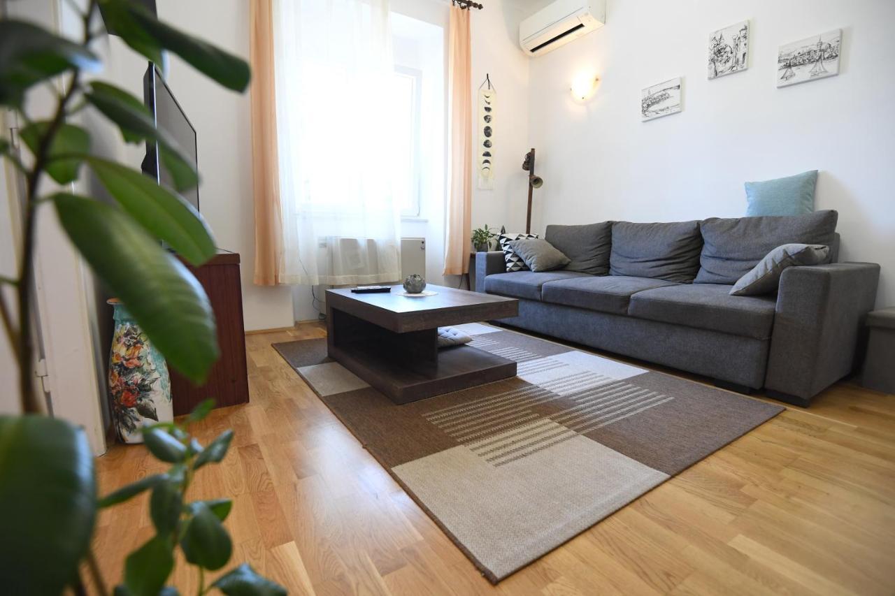 Apartment Porin Zara Esterno foto
